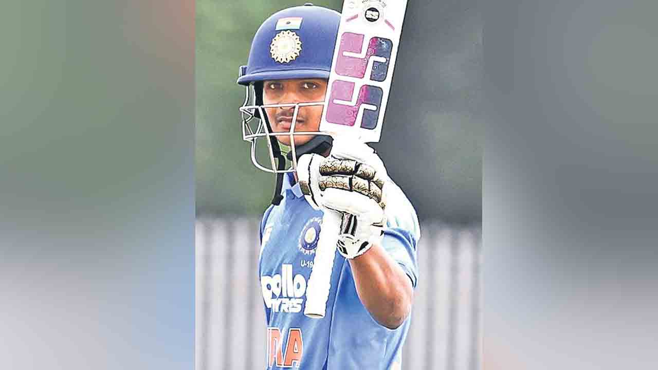 యువ భారత్‌ రికార్డు విజయం.. అభిజ్ఞాన్‌ ద్విశతకం