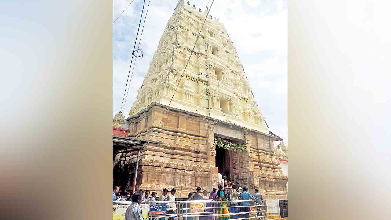 ఆస్థాన పురోహిత్‌ పోస్టు ఏదీ.. భద్రాచలం దేవస్థానంలో మరో వివాదం