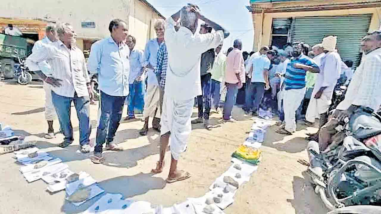 Urea | యూరియా.. ఇక సర్కారు దయ.. ఎకరం వరికి 2, మక్కకు మూడు బస్తాలే!