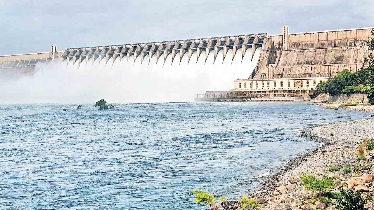 ఏపీ ఉల్టాచోర్‌.. కుడి కాలువ హెడ్‌రెగ్యులేటరీలను గతంలోనే స్వాధీనం చేసుకున్న ఏపీ