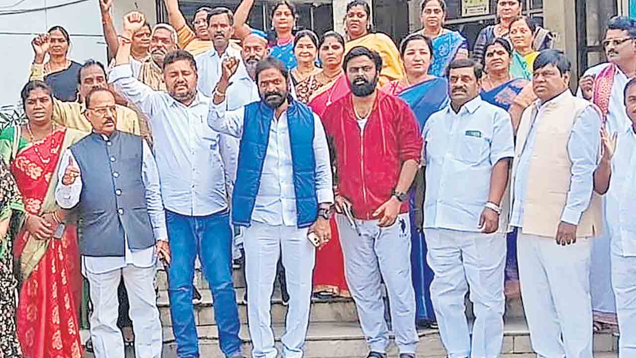 ఫీజు రీయింబర్స్‌మెంట్‌ అమలు చేయాలి