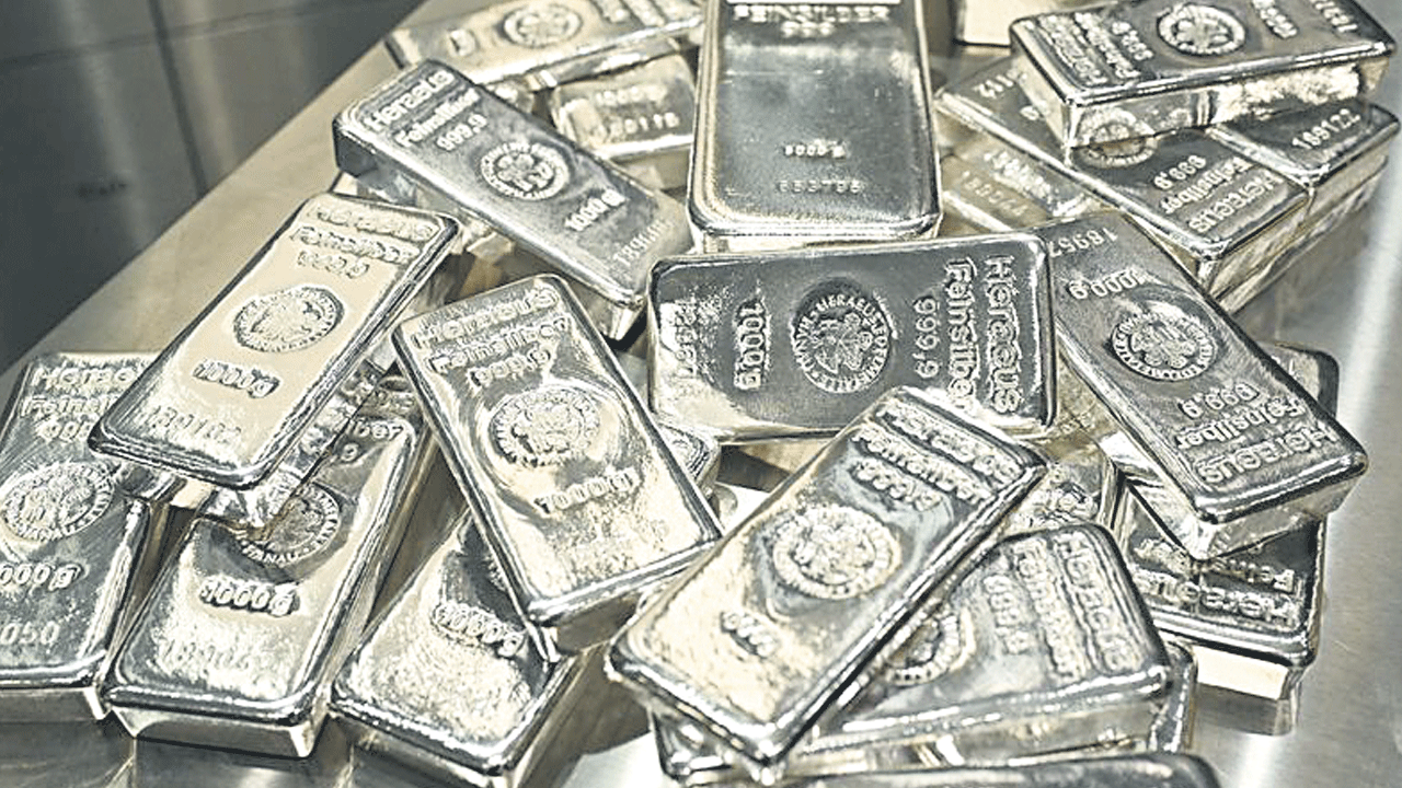 వెండి వెలుగులు.. రూ.2.27 లక్షలకు కిలో ధర 2025లో రూ.1.37 లక్షలు పెరిగిన విలువ