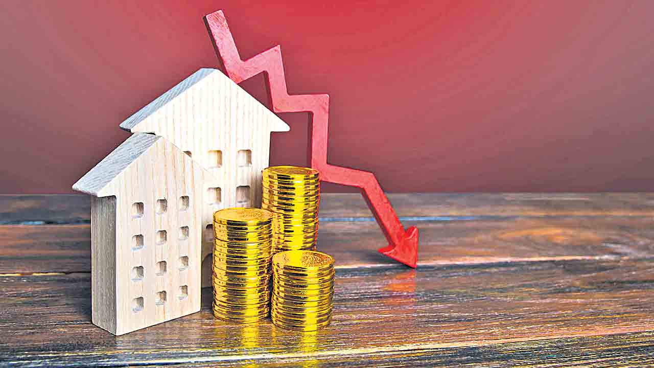 రియల్‌ ఢమాల్‌.. పడిపోయిన భూముల క్రయ విక్రయాలు