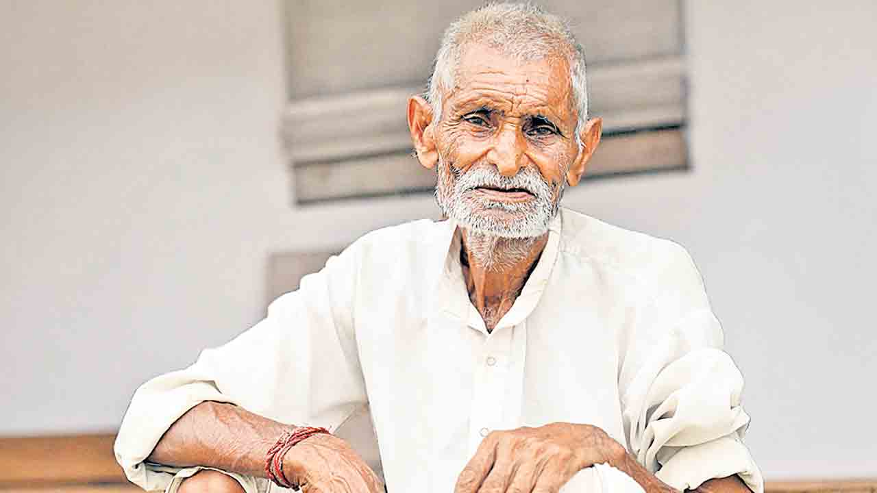 పథకాలు తెల్లముఖం.. ఇప్పటికే గ్యారెంటీల ఎగవేత.. ఇక ఉన్నవాటికీ కోత