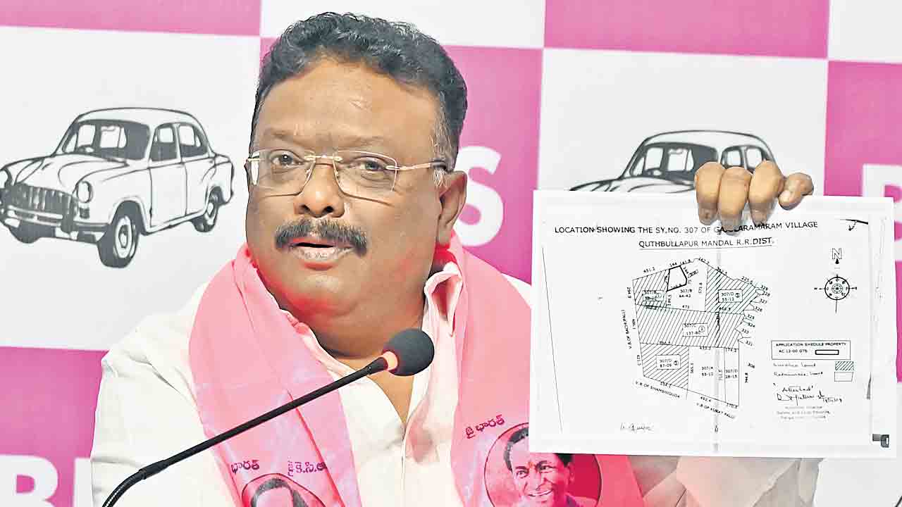 కబ్జాదారులకు సర్కార్‌ అండ.. సీలింగ్‌, ఫిరాయింపు చట్టాలకు రేవంత్‌రెడ్డి ప్రభుత్వం తూట్లు