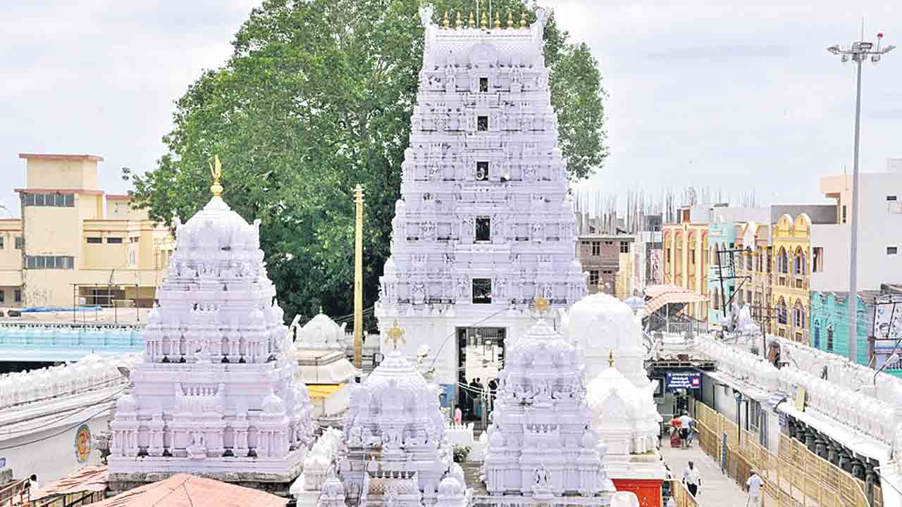 రాజన్న ఆలయ టెండర్లు మాకొద్దు.. 9.31 కోట్ల టెండర్ల రద్దును కోరిన కాంట్రాక్టర్లు