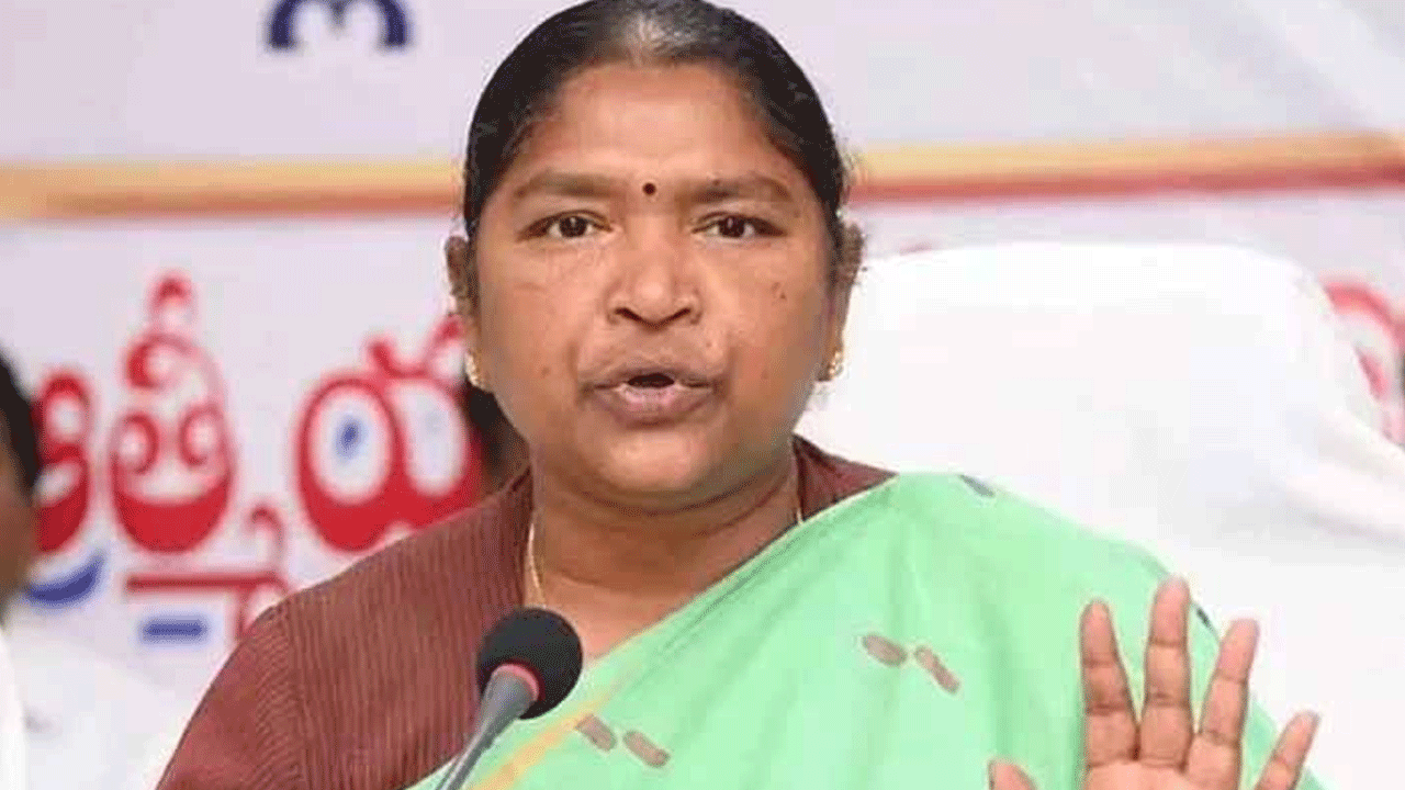 ఎస్‌హెచ్‌జీ ఫెడరేషన్లకు భవనాలు నిర్మించాలి