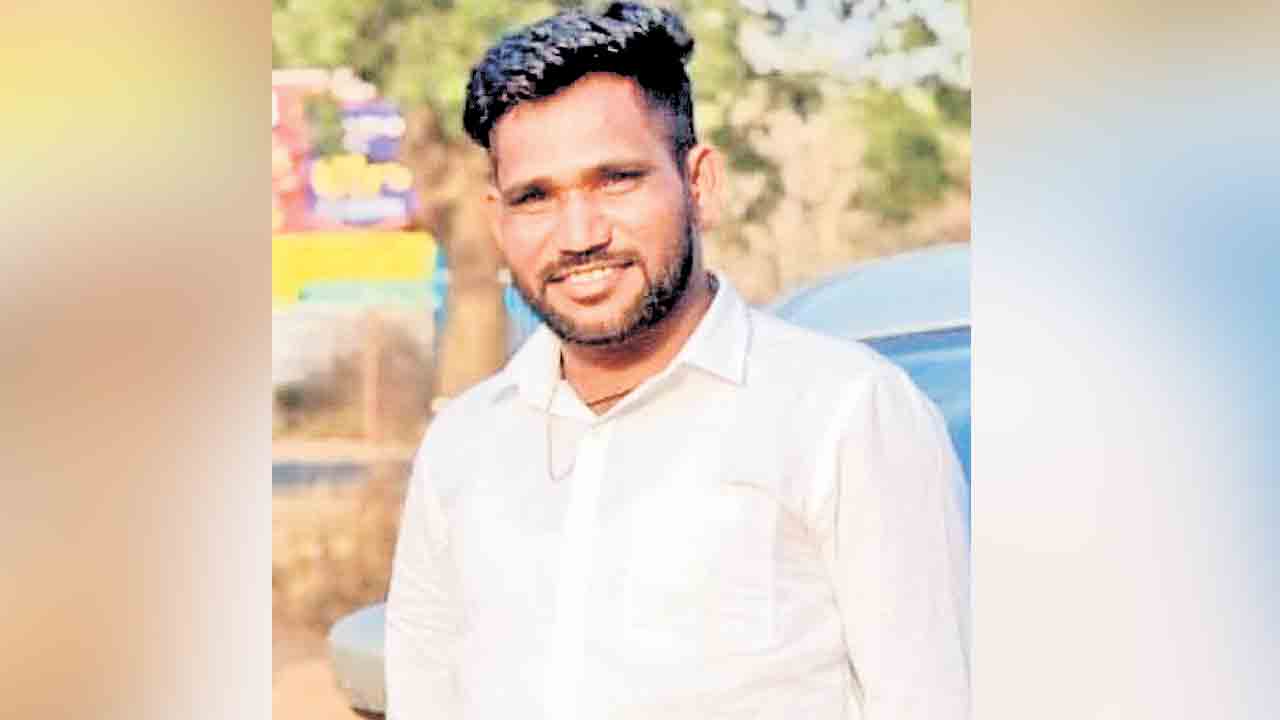 నాడు హమాలీ కార్మికుడు నేడు గ్రూప్‌-3కి ఎంపిక