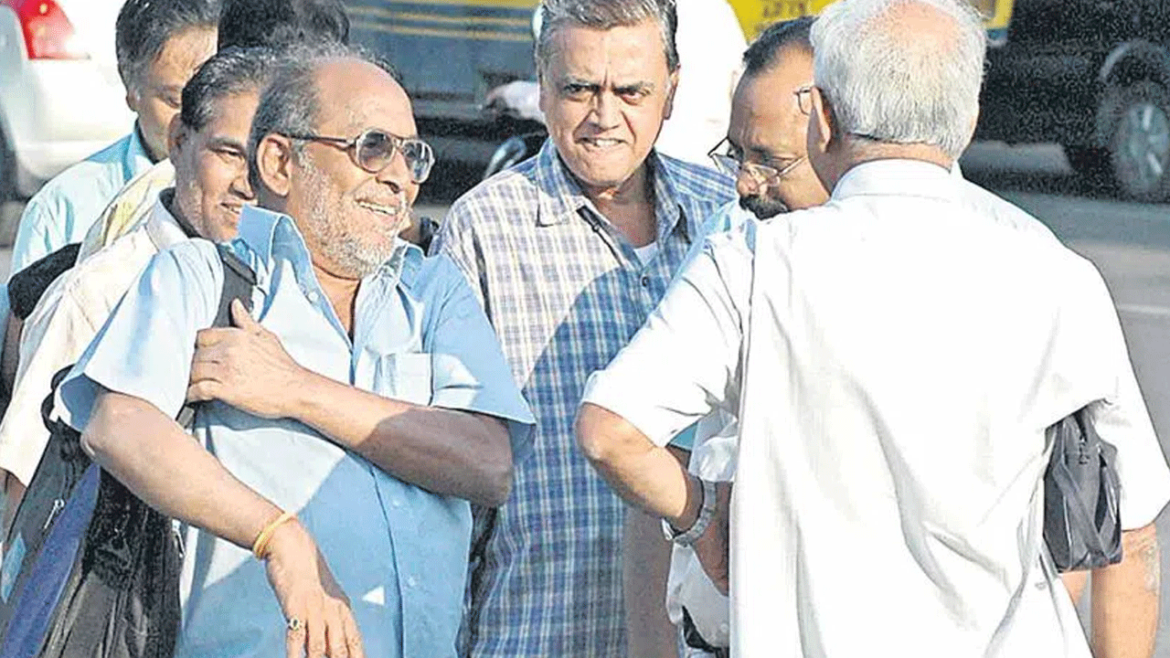 రిటైర్డ్‌ ఉద్యోగుల బెనిఫిట్లు విడుదల చేయండి