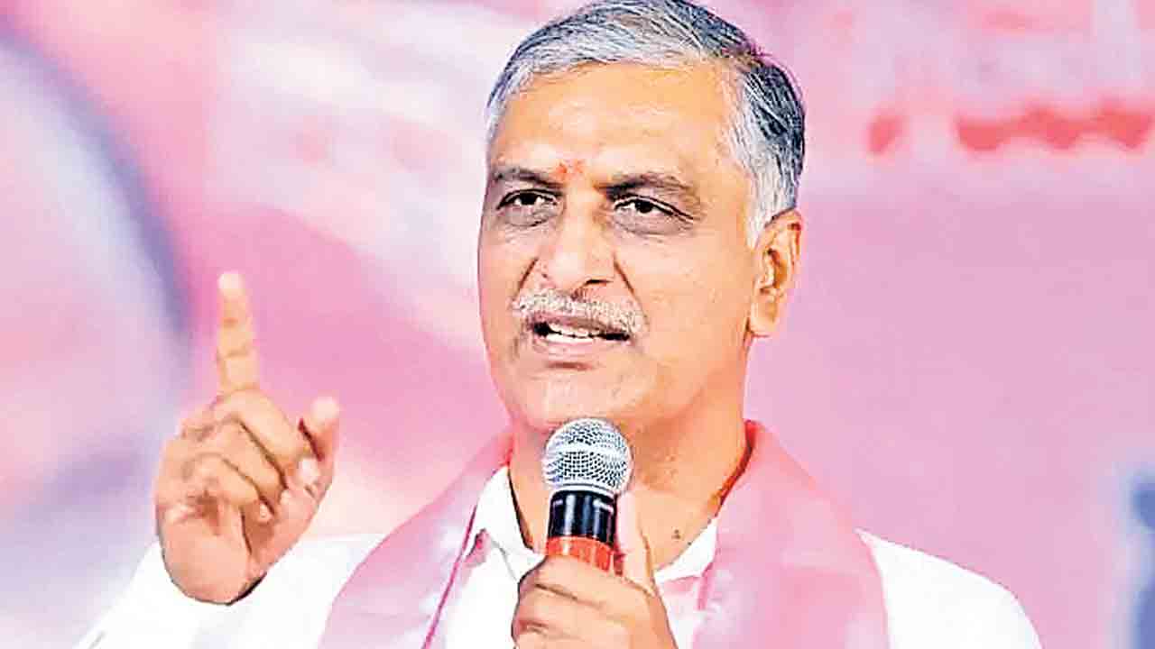 గాంధీ పేరు తొలగింపు ఆక్షేపణీయం
