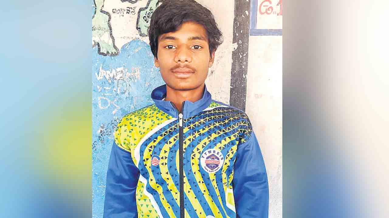 జాతీయ ఖోఖో పోటీలకు ఎస్టీ గురుకులం విద్యార్థి