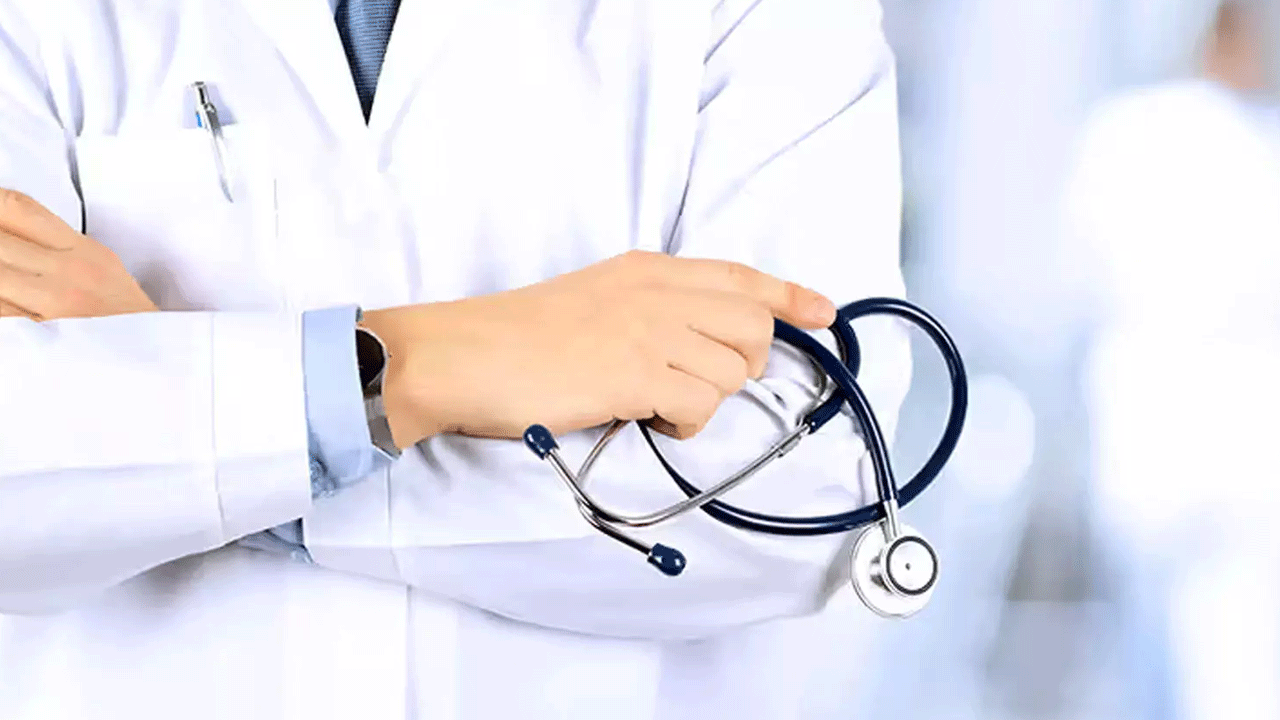 హెల్త్‌ సెక్రటరీకి ఉద్యోగోన్నతి