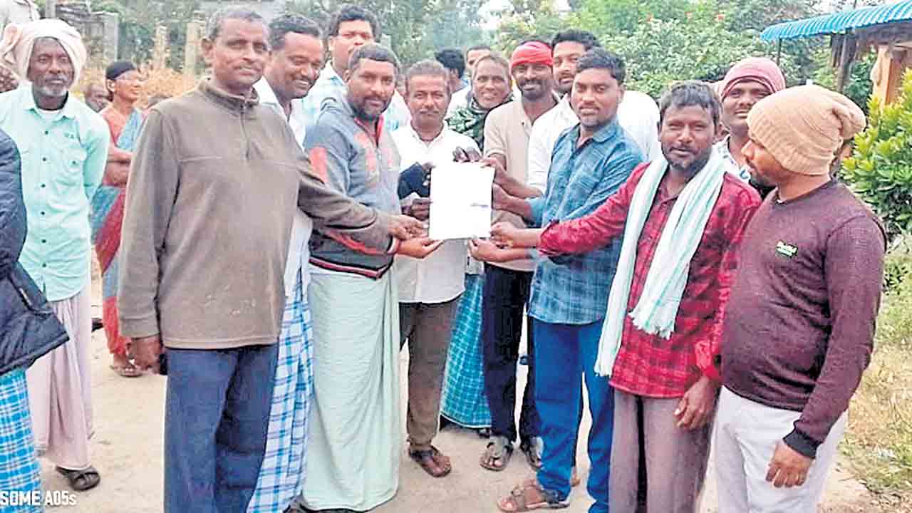 పార్టీల మద్దతు తీసుకుంటే కుల బహిష్కరణే!