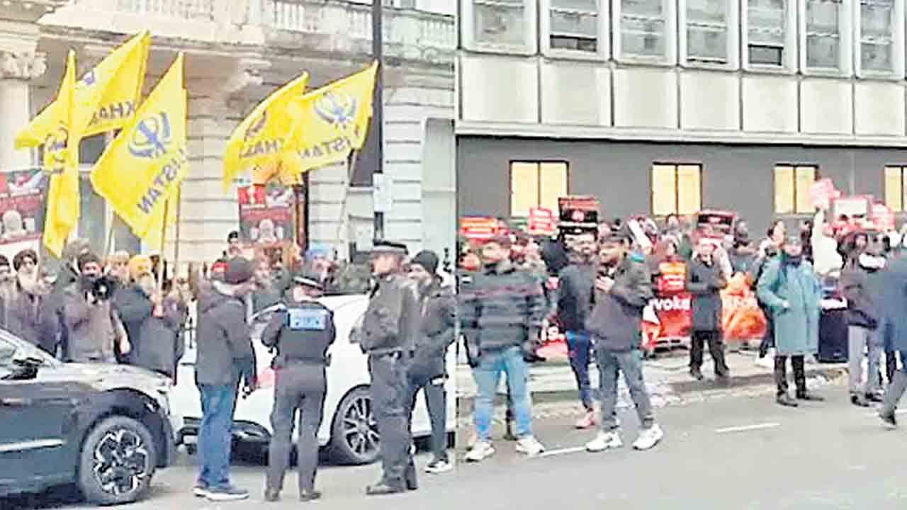 బంగ్లాలో మైనార్టీల హత్యలపై లండన్‌లో నిరసన