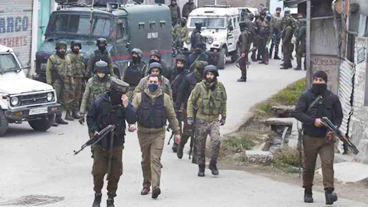 జమ్ములో 30 మందికి పైగా పాక్‌ ఉగ్రవాదులు!