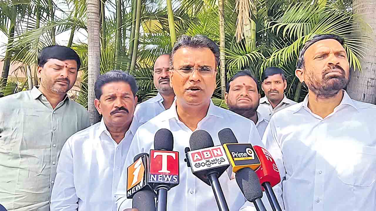 ప్రభుత్వ హామీలపై అసెంబ్లీలో నిలదీస్తాం