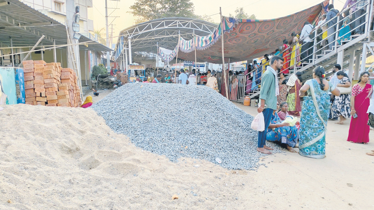 రాజన్నా.. ఇదేం గోస..ఎములాడలో ప్రణాళికాలోపం.. భక్తుల పాట్లు