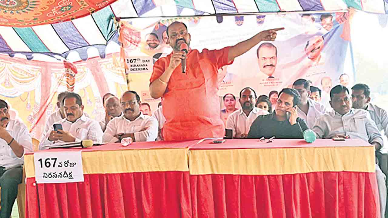 ఉద్యోగులు పోరాటానికి సిద్ధం కావాలి