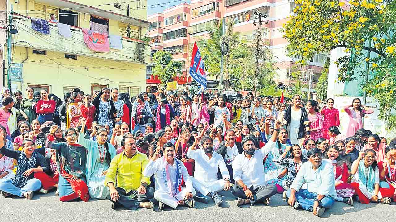 పార్లమెంట్‌లో ప్రైవేటు బీసీ బిల్లుపెట్టాలి