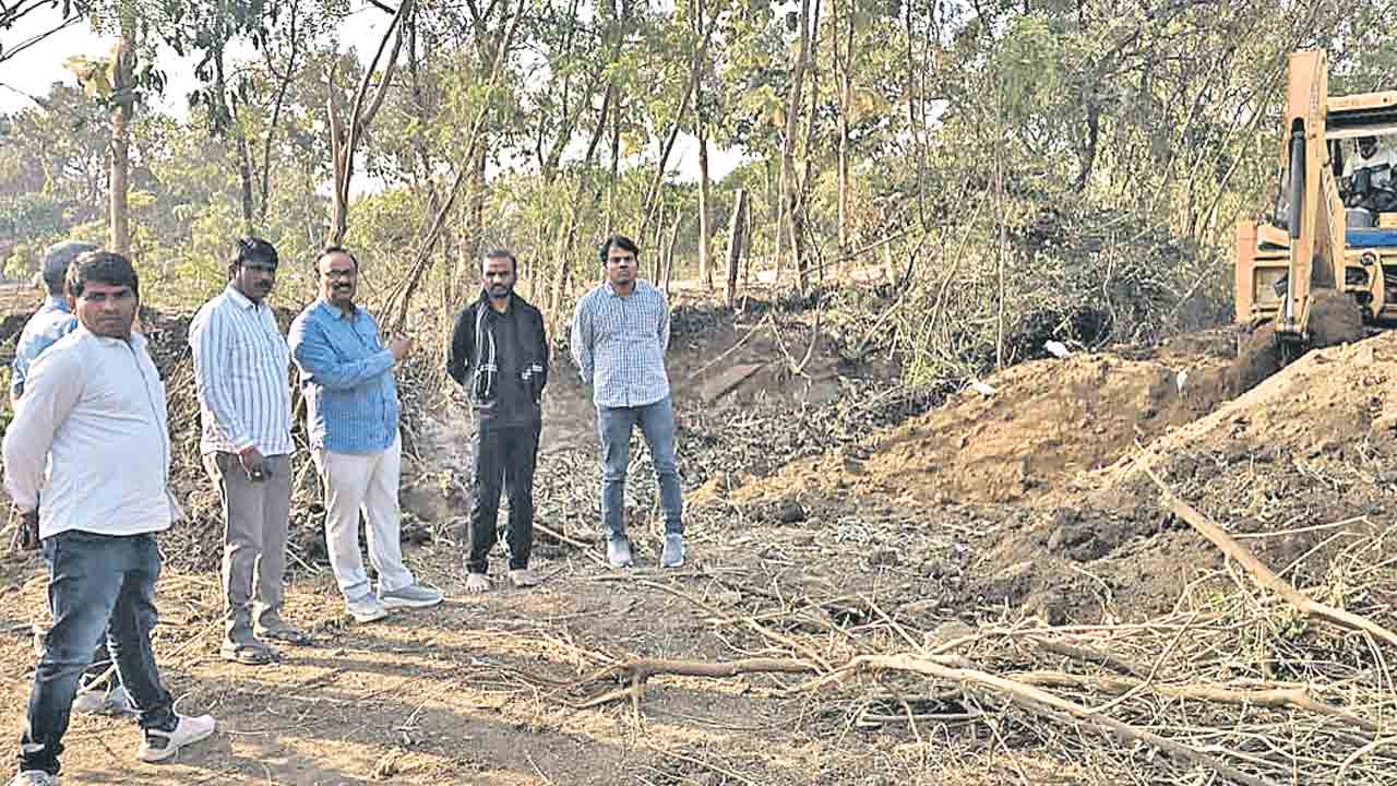 చెక్‌ డ్యామ్‌నే మాయం చేసే ప్రయత్నం… సమర్థంగా అడ్డుకున్న రెవెన్యూ, ఇరిగేషన్‌ అధికారులు