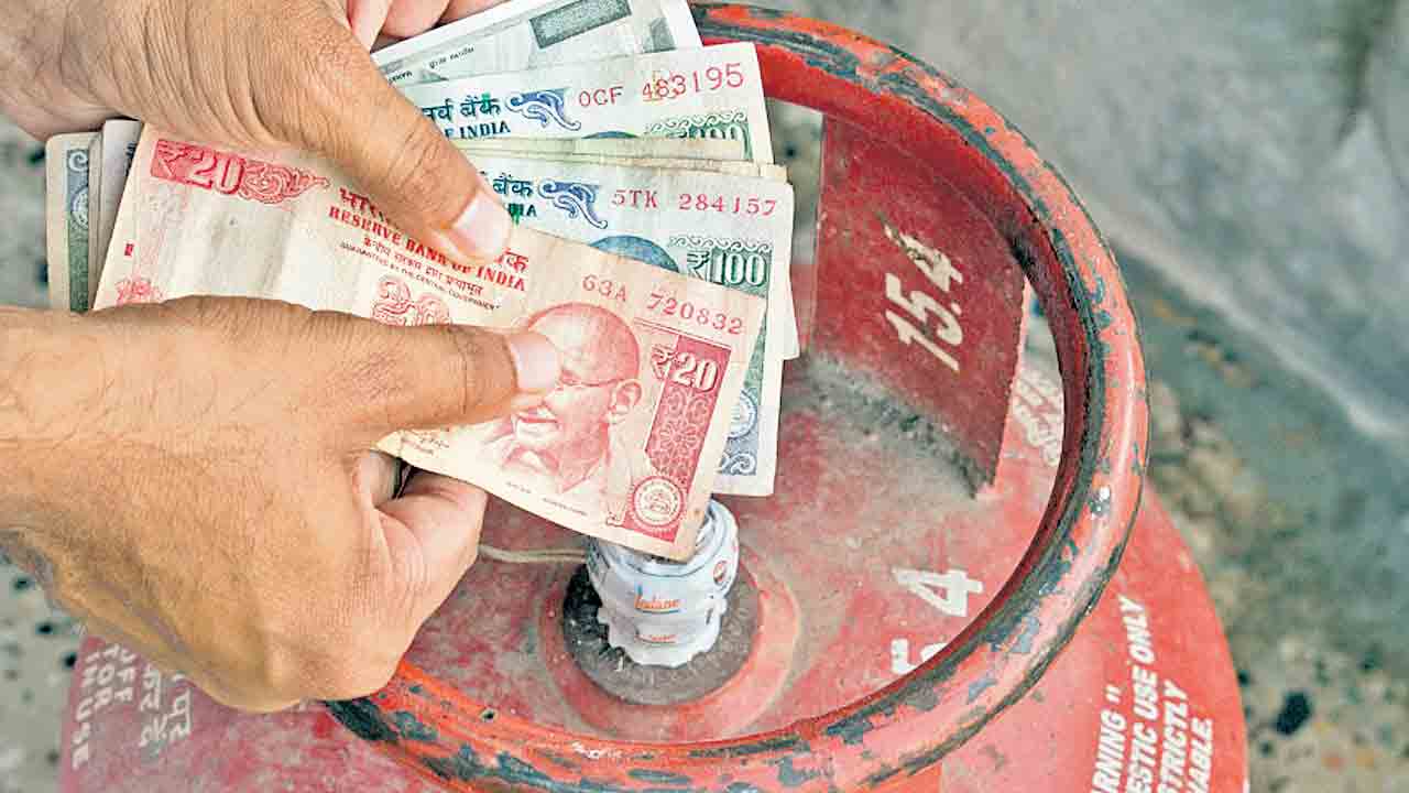 వంటగ్యాస్‌ సబ్సిడీకి కోత.. మోదీ సర్కార్‌ యోచన