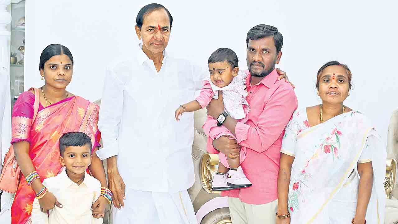 ప్రేమతో పలుకరింపు.. అభిమానులకు ఆప్యాయత పంచిన కేసీఆర్‌