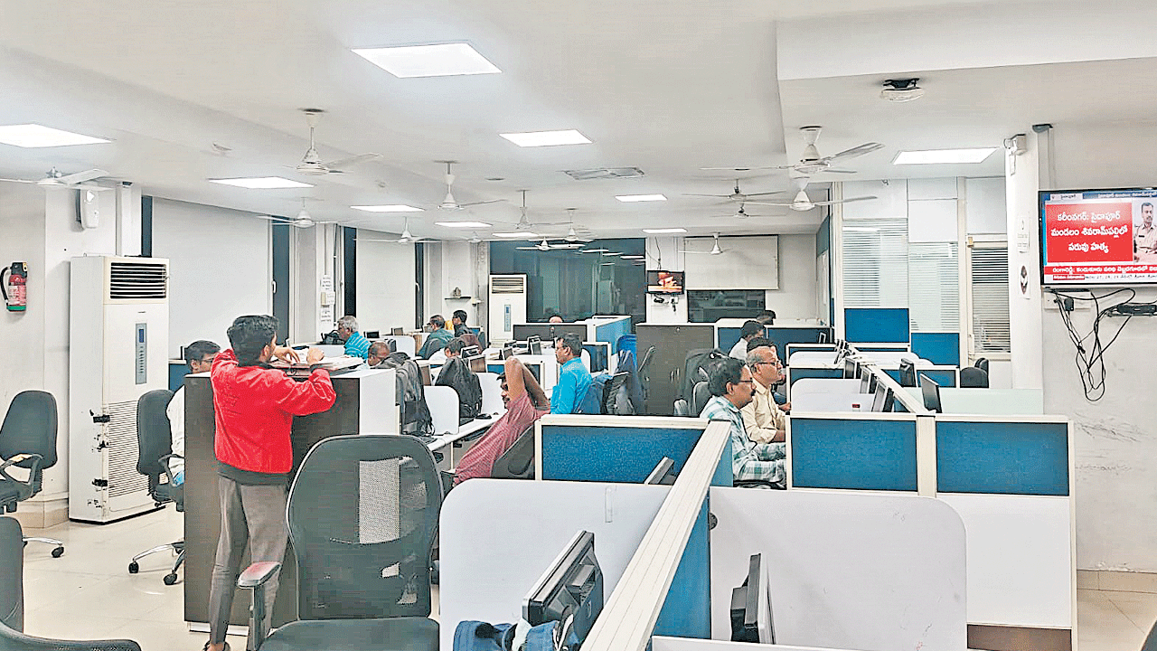 నాడు రెండు గ్లాసులు.. నేడు రెండు కార్డులు