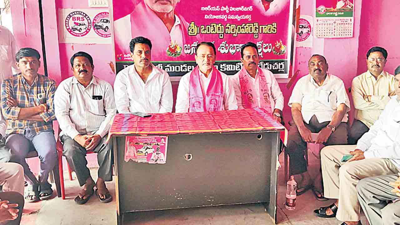 హామీలు అమలుచేయడంలో ప్రభుత్వం విఫలం.. ఎన్నికల కోడ్‌ను ఉల్లంఘిస్తున్న సీఎం, మంత్రులు