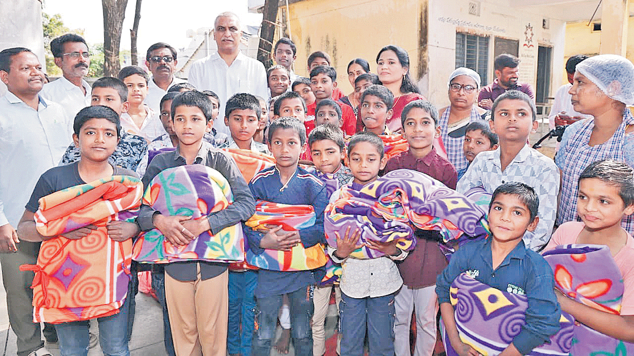 అనాథలకు అన్నం పెట్టలేని ఫెయిల్యూర్‌ సీఎం