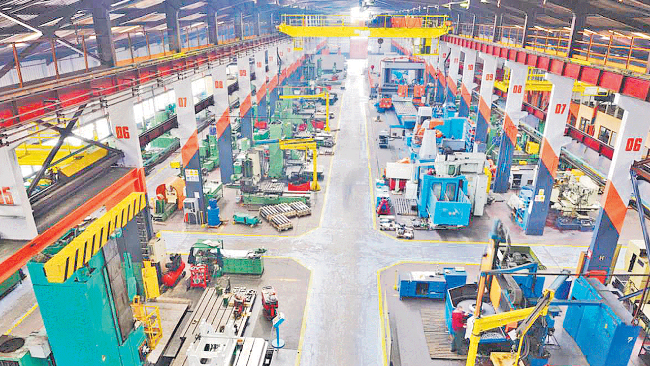 రాష్ట్రంలో తయారీ రంగం ఆగమాగం.. రెండేండ్ల కాంగ్రెస్‌ పాలనలో భారీగా మందగించిన ఉత్పత్తులు