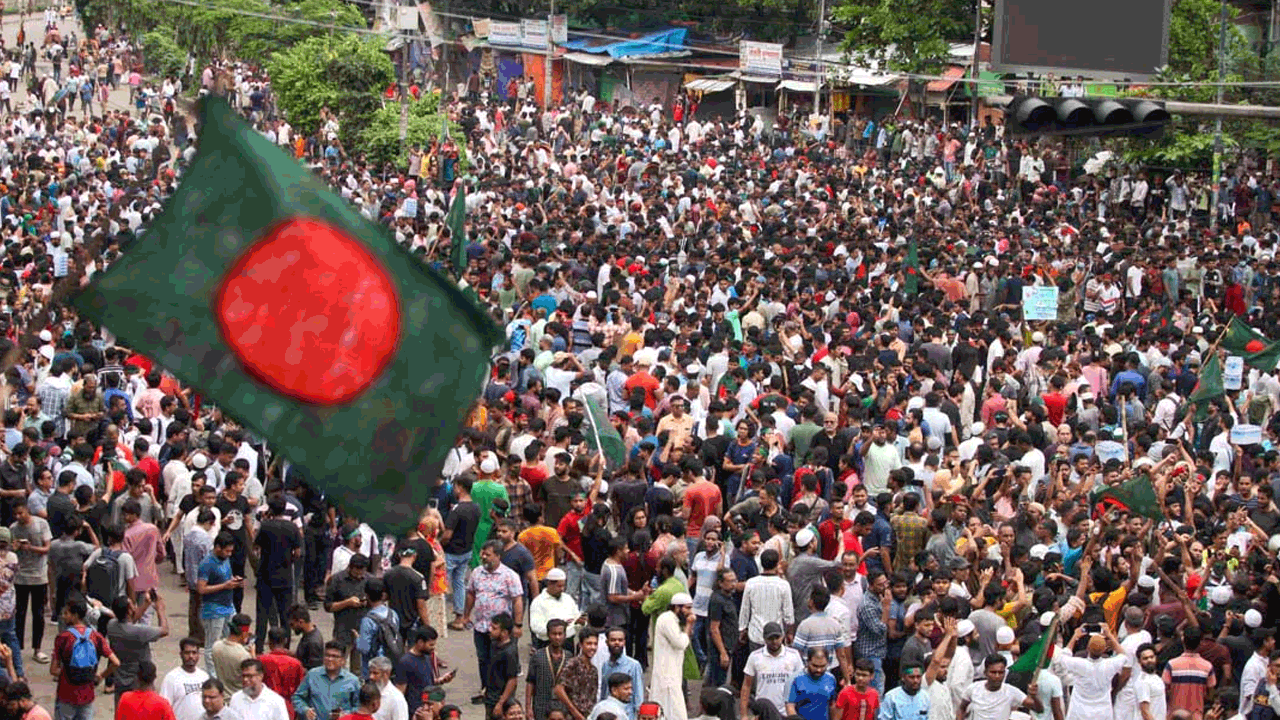 బంగ్లాలో అరాచకం