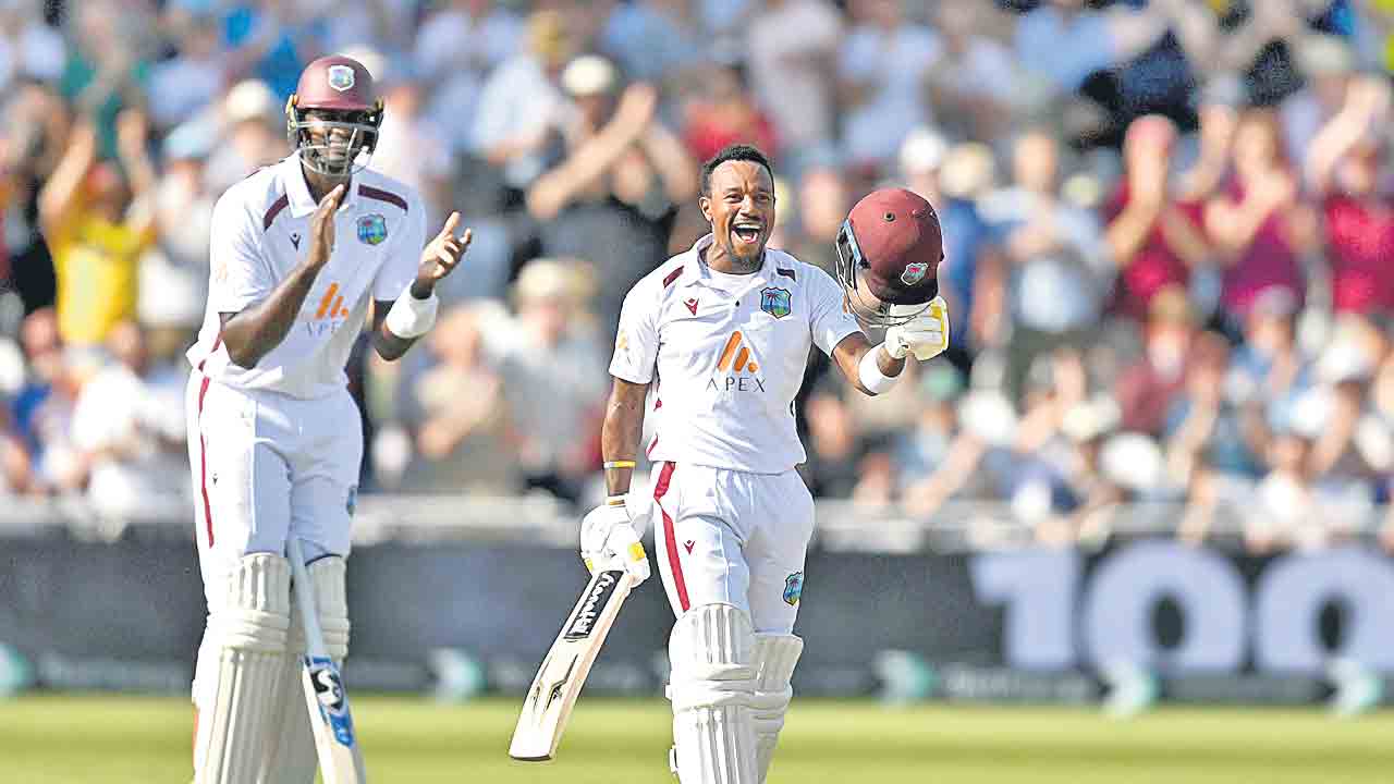 పోరాడుతున్న విండీస్‌