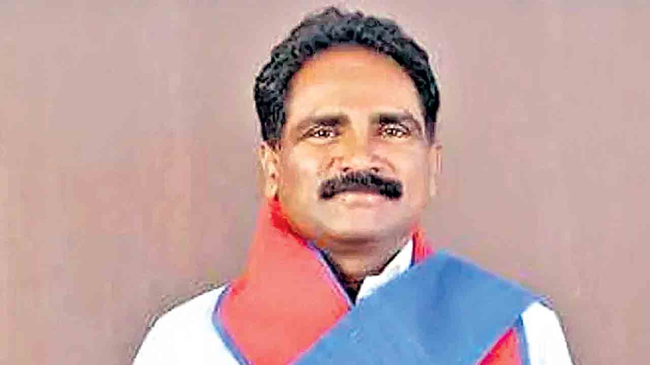 కడియం క్షమాపణ చెప్పాలి: జాన్‌వెస్లీ