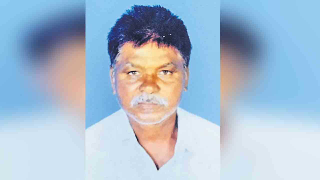మంటల్లో పడి రైతు సజీవదహనం