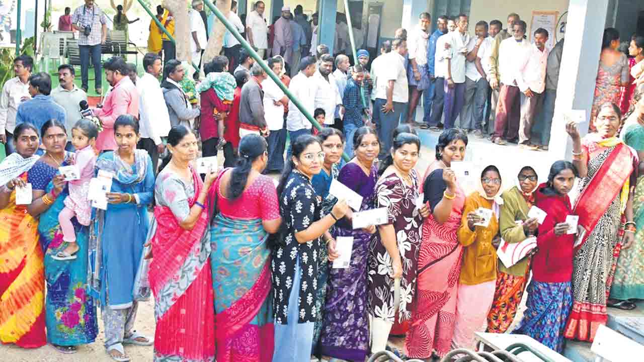 ఓటెత్తిన పల్లె