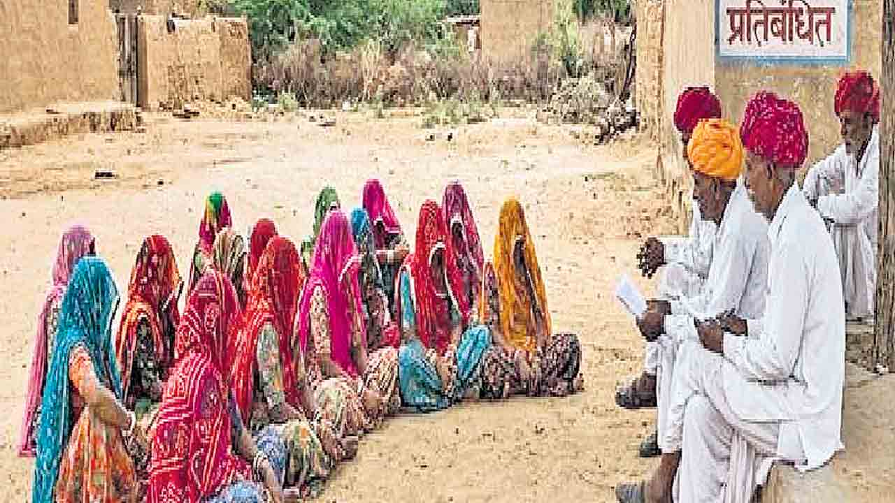 కోడళ్లకు కెమెరా ఫోన్లు బంద్‌