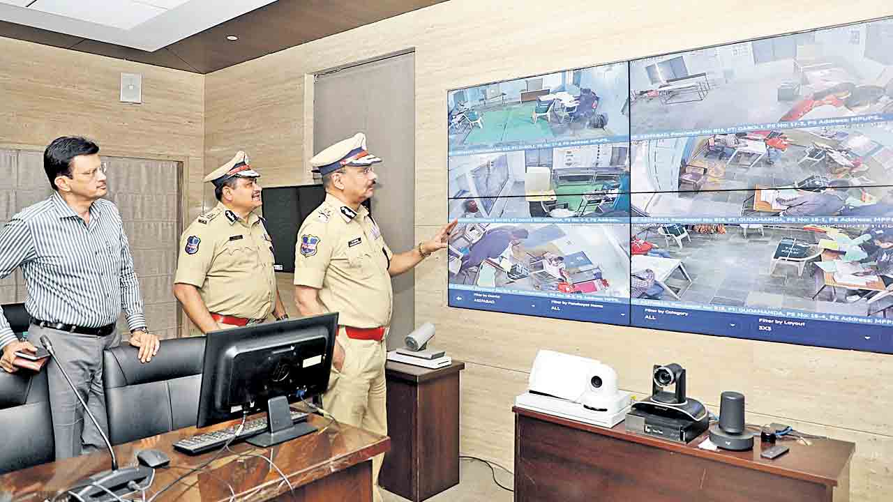 పోలీసులు అప్రమత్తంగా ఉండండి