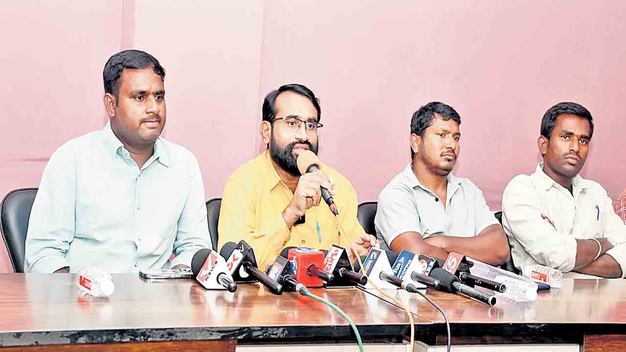 జాబ్‌ నోటిఫికేషన్‌పై చర్చించండి