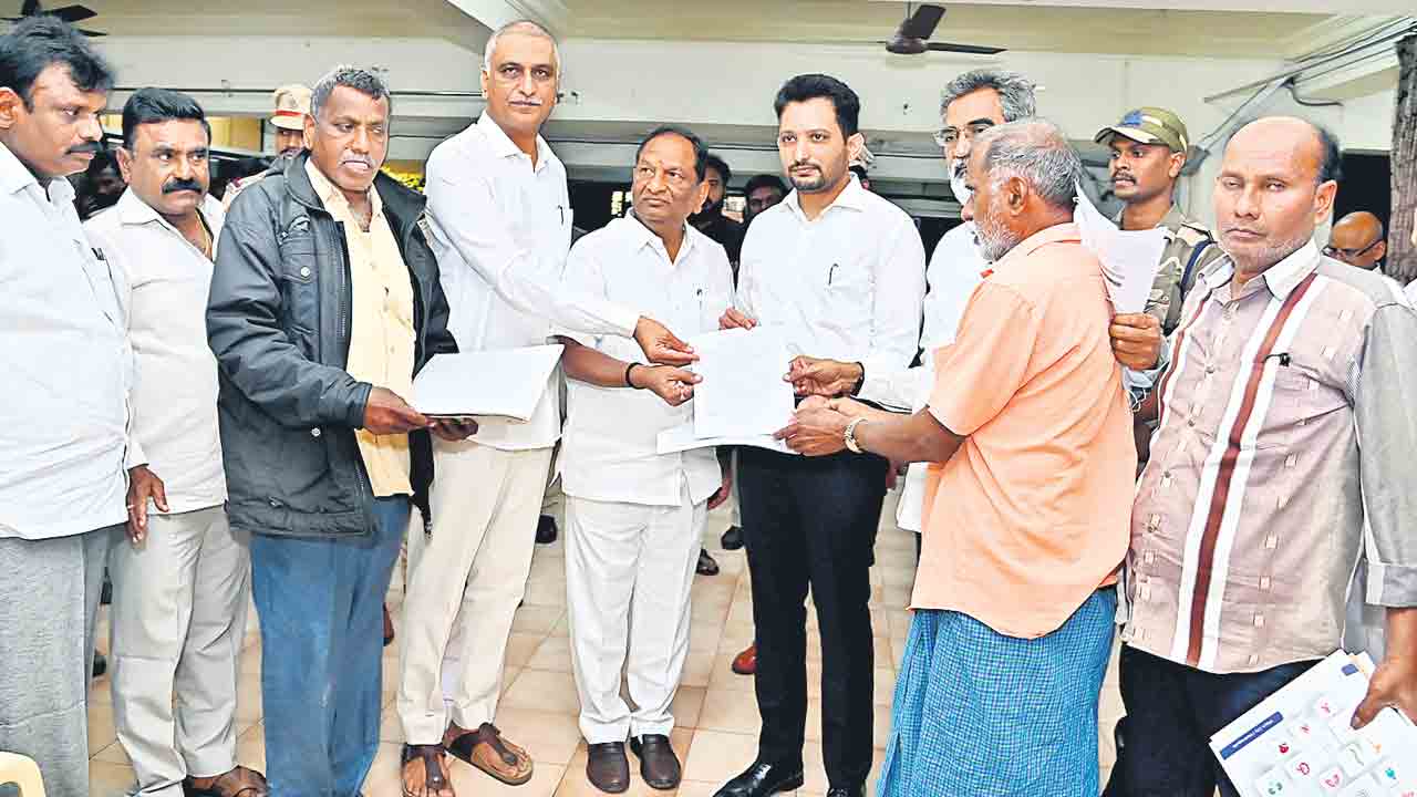 Harish Rao | డిపెండెంట్‌ ఉద్యోగాలివ్వకుంటే ఉద్యమం..రేవంత్‌ సర్కార్‌పై ధ్వజమెత్తిన మాజీ మంత్రి హరీశ్‌రావు