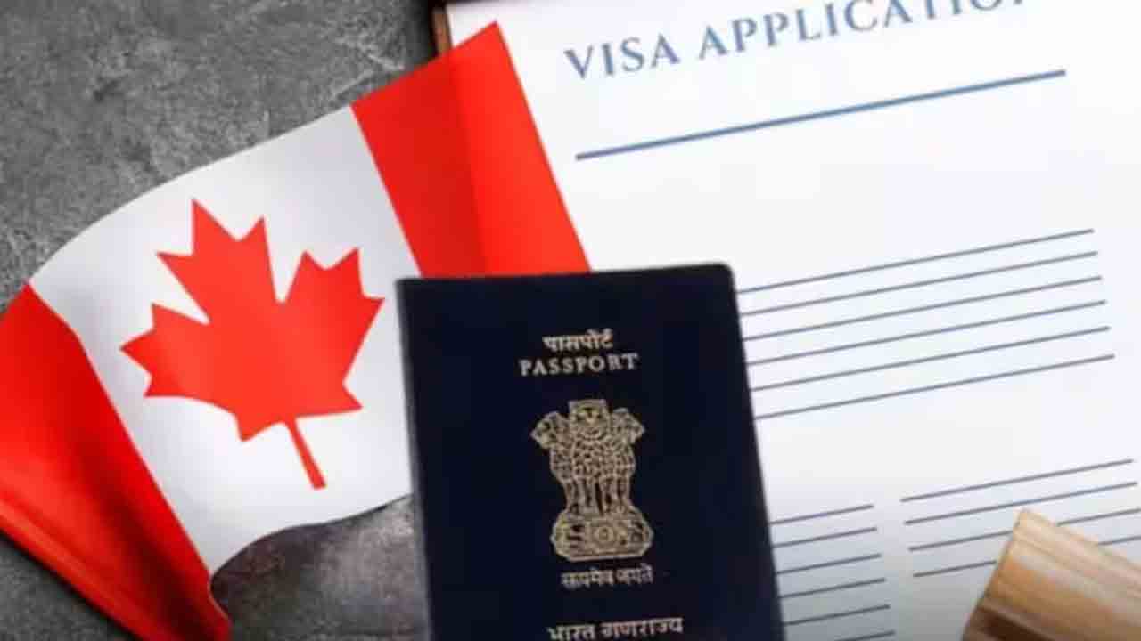 యూకేను వీడిన 74 వేల మంది భారత విద్యార్థులు