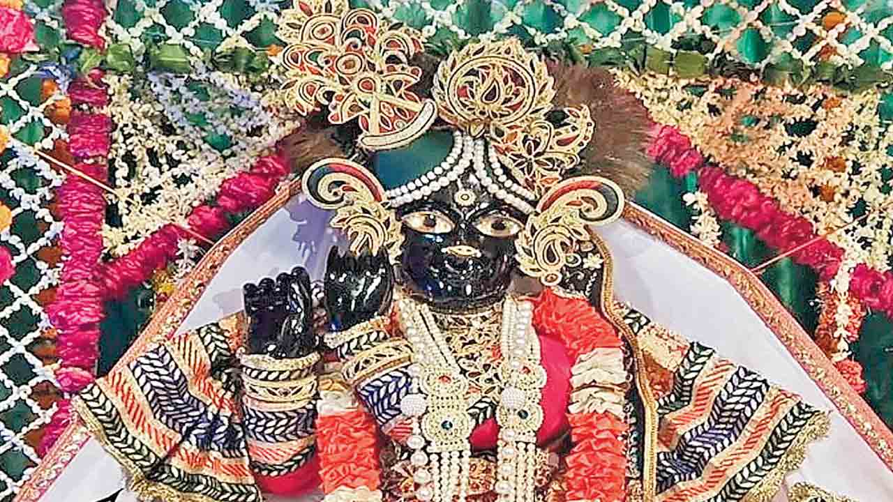 దేవుడికి విశ్రాంతినివ్వరా?.. సంపన్నుల కోసం ప్రత్యేక పూజలపై సుప్రీంకోర్టు అసంతృప్తి