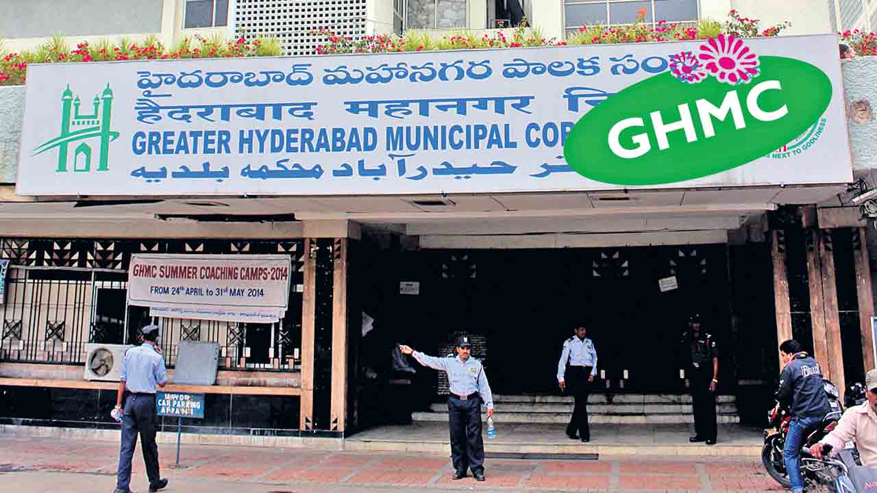 వైద్యాధికారుల విధుల్లో కోత