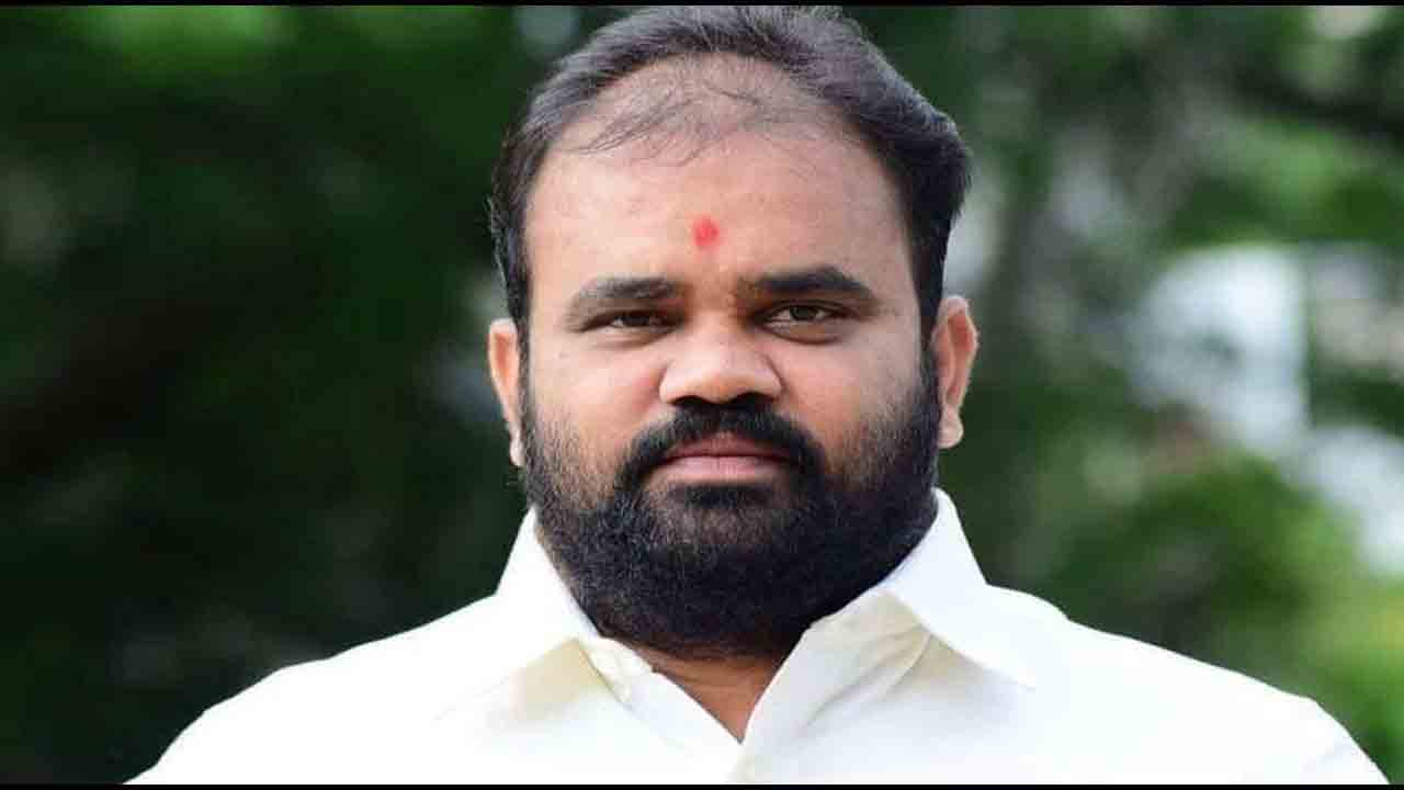 మాజీ ఎమ్మెల్యే కంచర్లను వెంబడించిన పోలీసులు