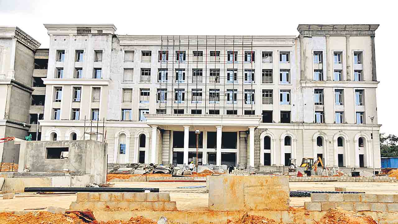 సనత్‌నగర్‌ టిమ్స్‌ మోక్షమెప్పుడో.. దవాఖాన ప్రారంభోత్సవంపై స్పష్టత కరువు