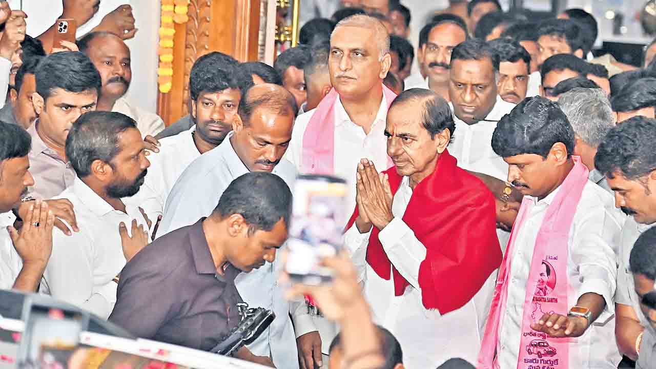 KCR | జననేత రాకకు పోటెత్తిన అభిమానం.. జనసంద్రమైన తెలంగాణ భవన్‌