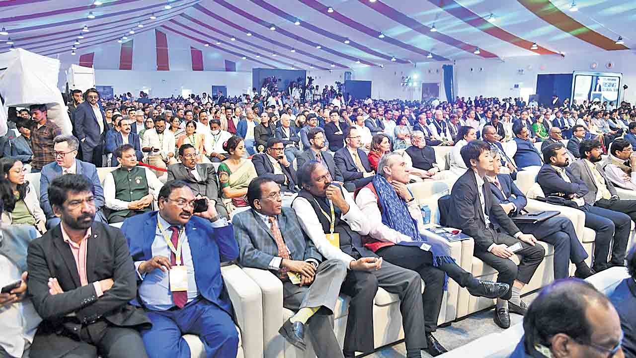 గ్లోబల్‌ సమ్మిట్‌ అట్టర్‌ ఫ్లాప్‌.. ఎటుచూసినా అతుకుల బొతుకులే