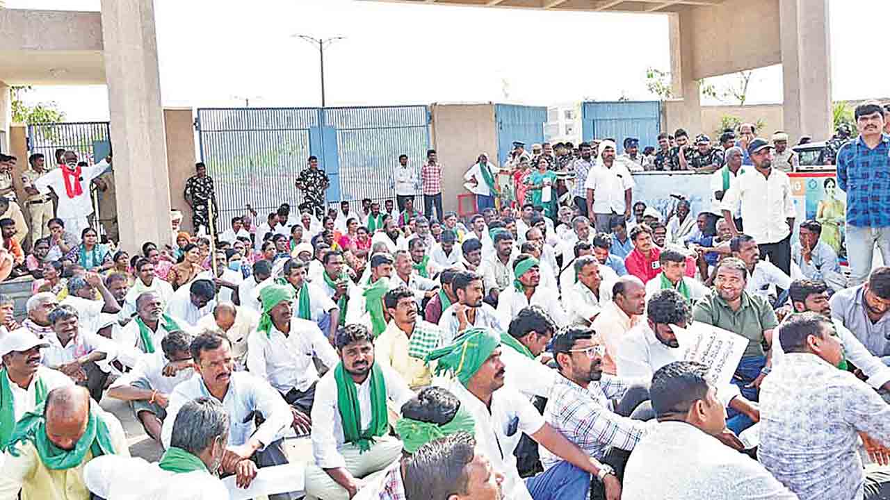 రైతుకు ద్రోహం.. కోర్టుకు ధోకా!