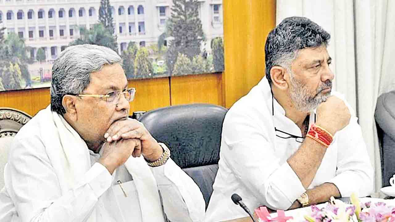 కర్ణాటకలో విందు రాజకీయం