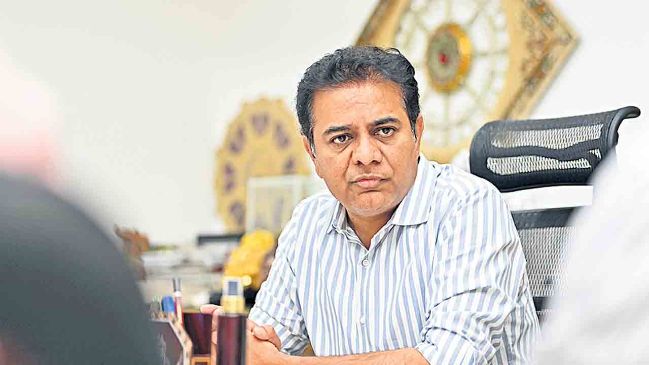 రైతులు చనిపోతుంటే విజయోత్సవాలా?