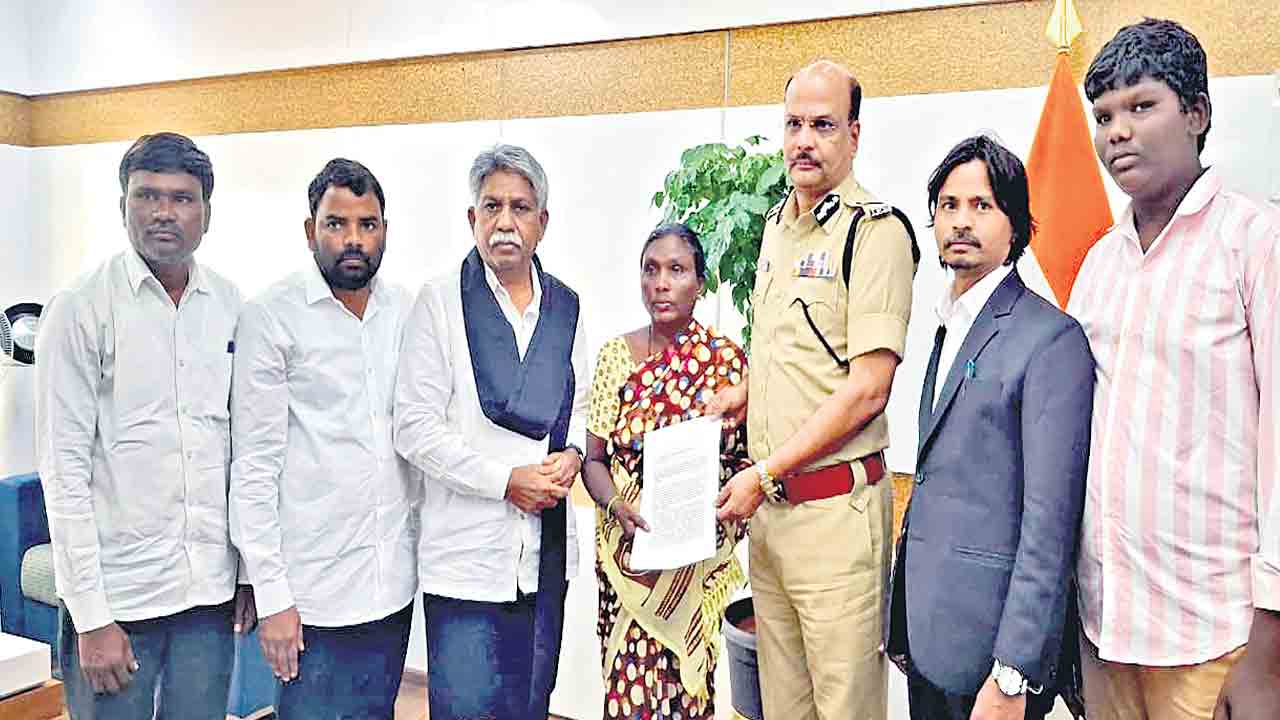 కేసు లేదు.. అరెస్ట్‌ లేదు.. కాంగ్రెస్‌ కుట్రతోనే దళిత యువకుడి లాకప్‌డెత్‌!